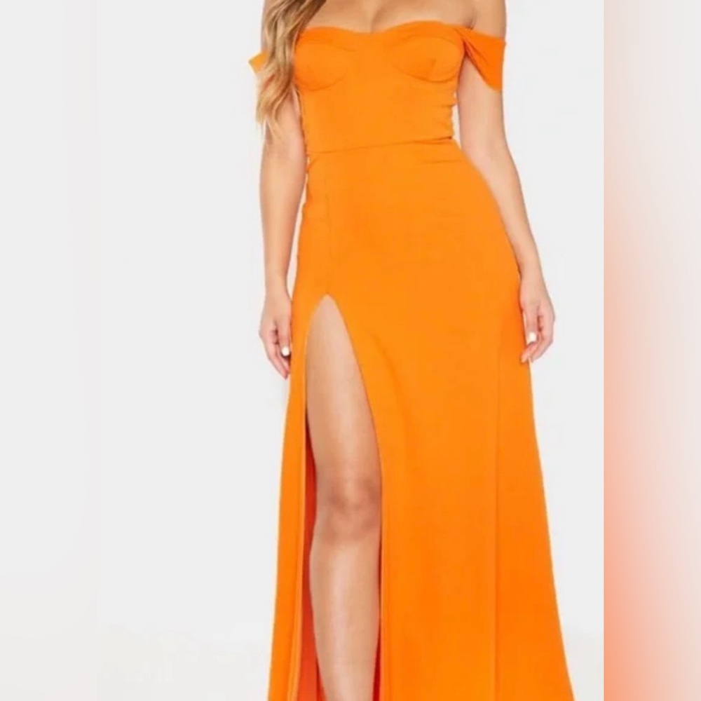NWT- Prettylittlethings bright orange
Maxi Dress Women’s, size 14
